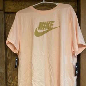 light pink nike womens t-shirt